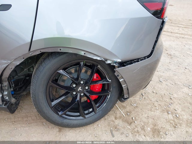 2025 TESLA MODEL Y 7SAYGDEE5SA350884 Photo 5