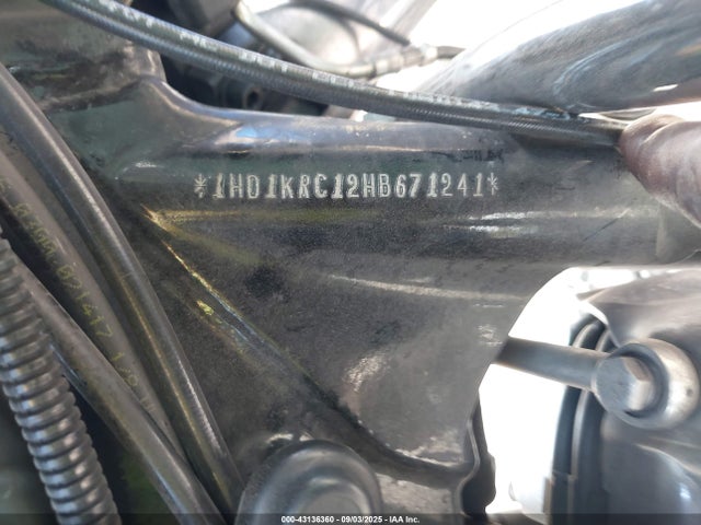 1HD1KRC12HB671241 Harley-Davidson Street Glide Special