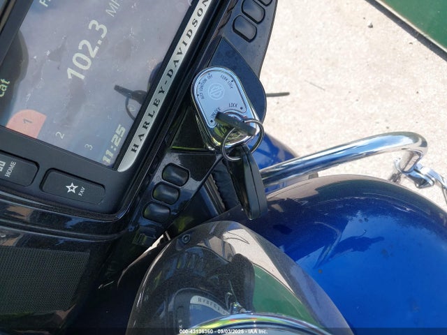1HD1KRC12HB671241 Harley-Davidson Street Glide Special
