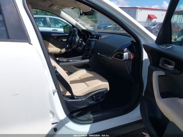 2017 JAGUAR F-PACE SADCJ2BN5HA094708 Photo 4