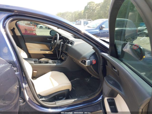 2017 JAGUAR XE SAJAR4BG1HA975433 Photo 4