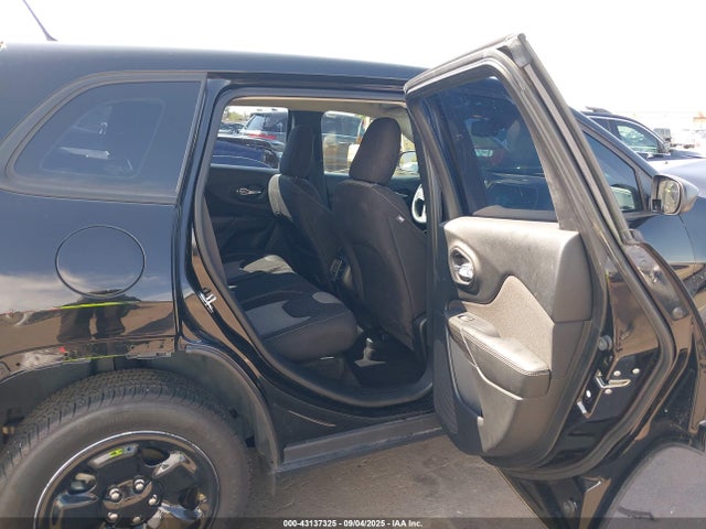 1C4PJLAB3HW535586 Jeep Cherokee