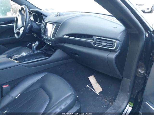2019 MASERATI LEVANTE ZN661XUA2KX335143 Photo 4