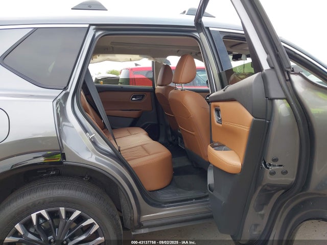 JN8BT3DC4SW102881 Nissan Rogue