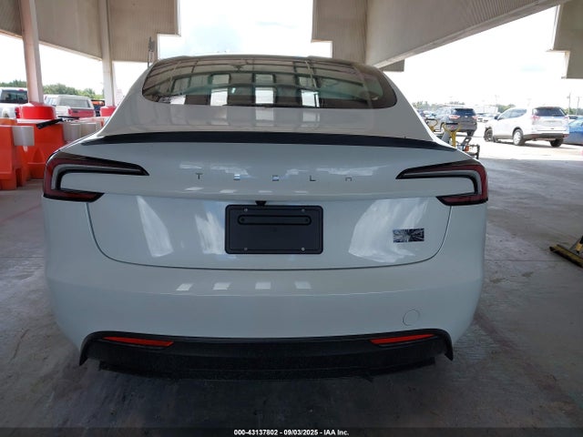 5YJ3E1ET8SF061365 Tesla MODEL 3