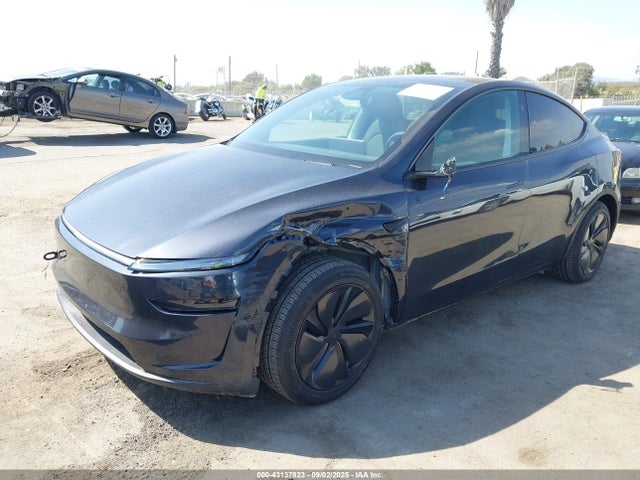 2026 TESLA MODEL Y 7SAYGDEE2TF327213 Photo 1
