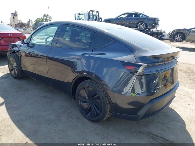 2026 TESLA MODEL Y 7SAYGDEE2TF327213 Photo 2