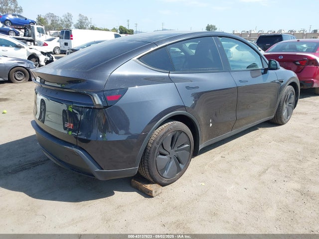 2026 TESLA MODEL Y 7SAYGDEE2TF327213 Photo 3