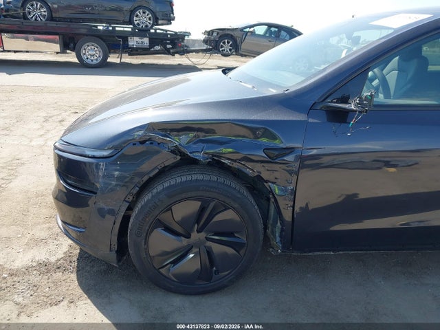 2026 TESLA MODEL Y 7SAYGDEE2TF327213 Photo 5