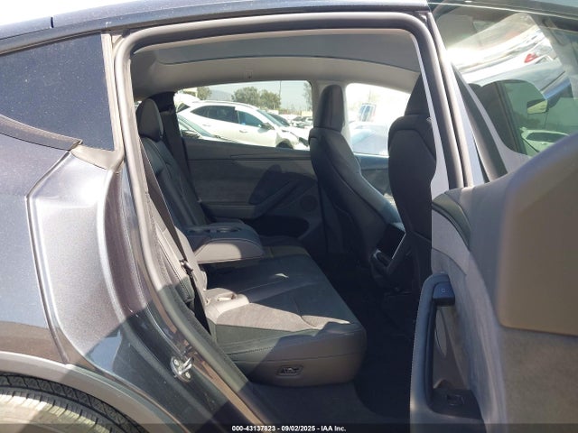 2026 TESLA MODEL Y 7SAYGDEE2TF327213 Photo 7