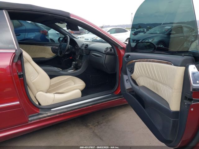 2008 MERCEDES-BENZ CLK 550 WDBTK72G08T094111 Photo 4