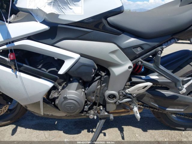 2025 TRIUMPH MOTORCYCLE DAYTONA SMTL23UF2STBW5626 Photo 8