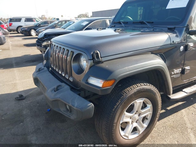 1C4HJXDN2JW207793 Jeep Wrangler