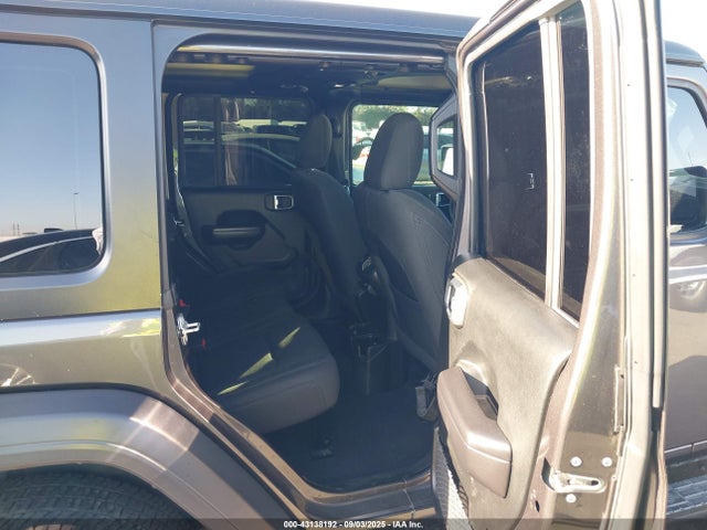 1C4HJXDN2JW207793 Jeep Wrangler