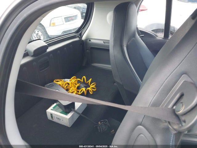Smart FORTWO ELECTRIC DRIVE 2014 WMEEJ9AA7EK733075 Image 8
