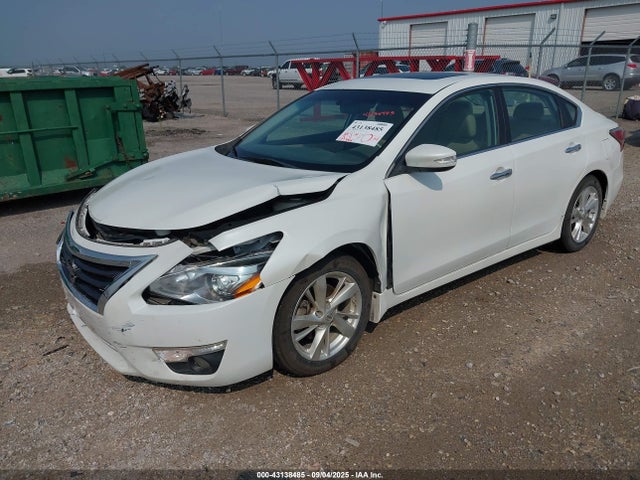 Nissan Altima 2015 1N4AL3AP2FN377004 Image 2