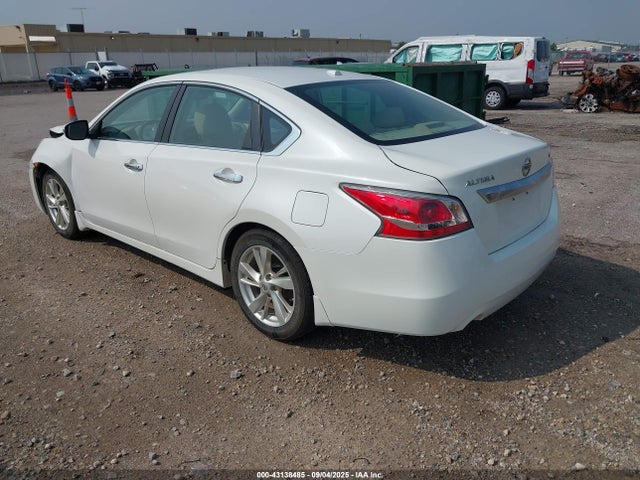 Nissan Altima 2015 1N4AL3AP2FN377004 Image 3