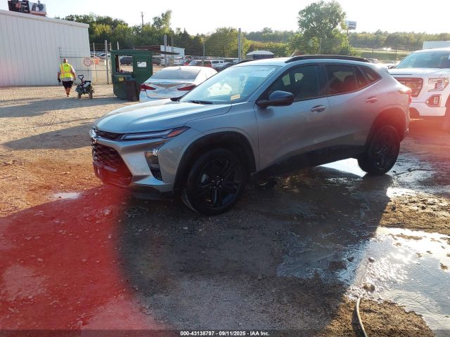 2025 CHEVROLET TRAX KL77LKEPXSC060261 Photo 1