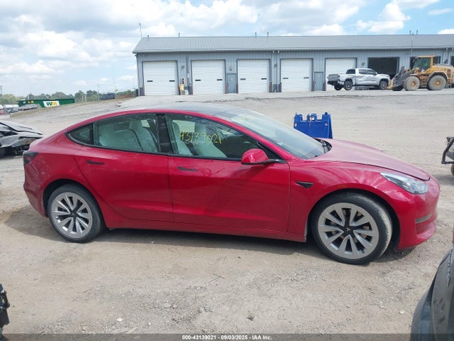5YJ3E1EB5MF066954 Tesla 2021