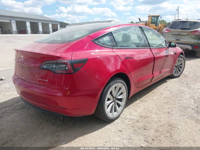 5YJ3E1EB5MF066954 Tesla 2021