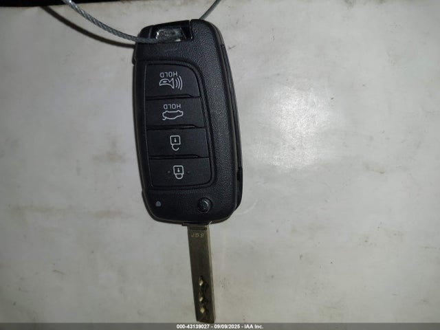 KMHLL4DG6SU054025 Hyundai ELANTRA SE