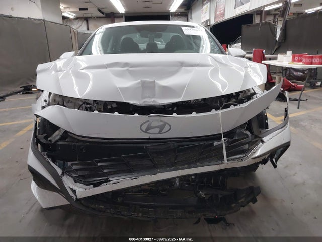 KMHLL4DG6SU054025 Hyundai ELANTRA SE