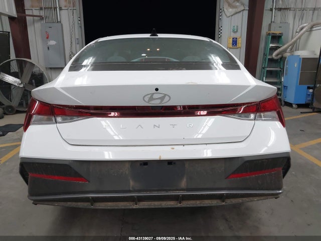 KMHLL4DG6SU054025 Hyundai ELANTRA SE