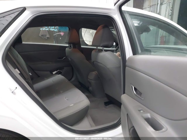 KMHLL4DG6SU054025 Hyundai ELANTRA SE