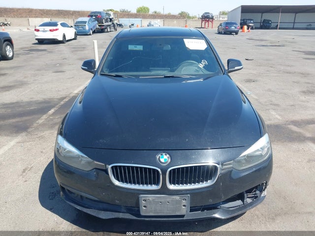 BMW 320i 2016 WBA8E1G53GNU12192 Image 12