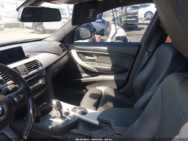 BMW 320i 2016 WBA8E1G53GNU12192 Image 5