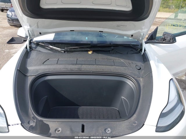 2022 TESLA MODEL Y 7SAYGDEE8NF441090 Photo 9