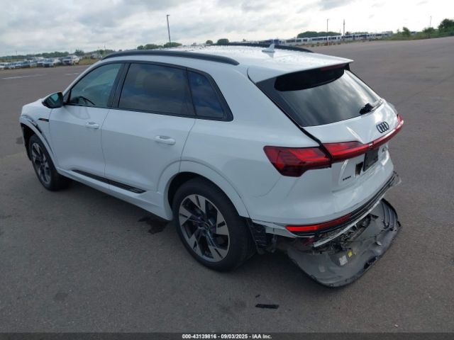 2022 AUDI E-TRON WA1AAAGE9NB042469 Photo 2
