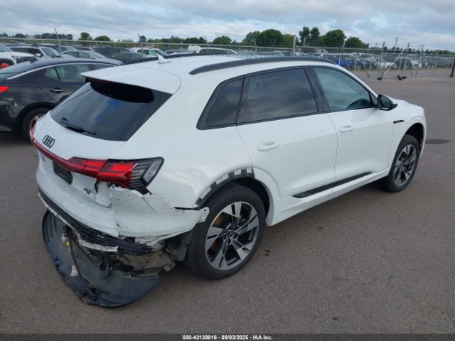 2022 AUDI E-TRON WA1AAAGE9NB042469 Photo 3