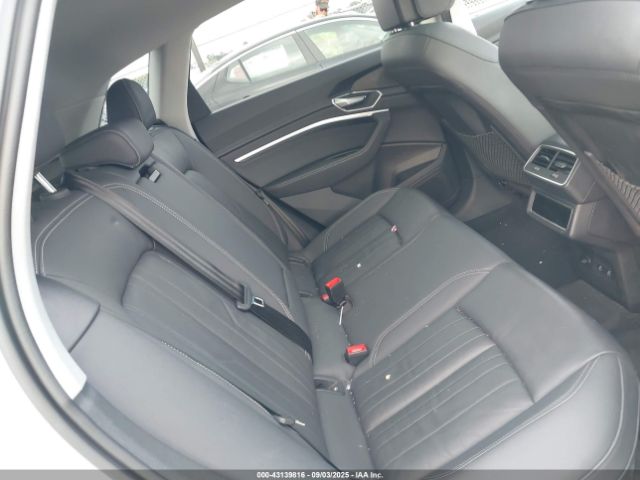 2022 AUDI E-TRON WA1AAAGE9NB042469 Photo 7