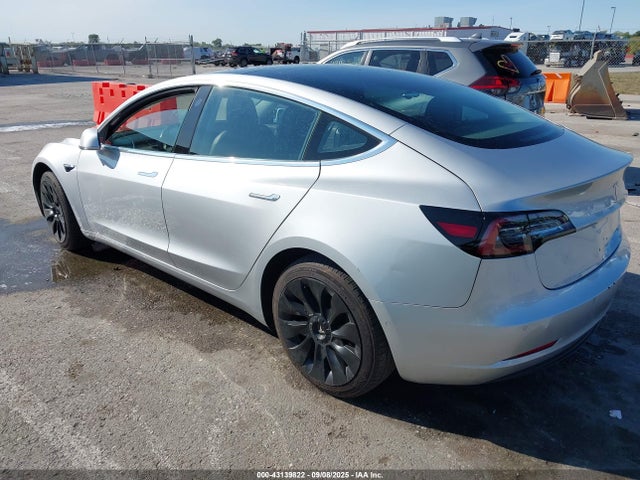 2018 TESLA MODEL 3 5YJ3E1EA4JF076538 Photo 2