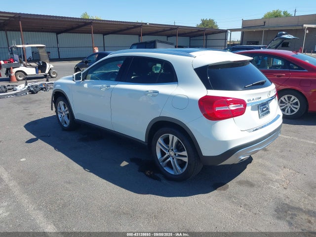 Mercedes-Benz 2015 2015 WDCTG4GB0FJ178656 Image 3