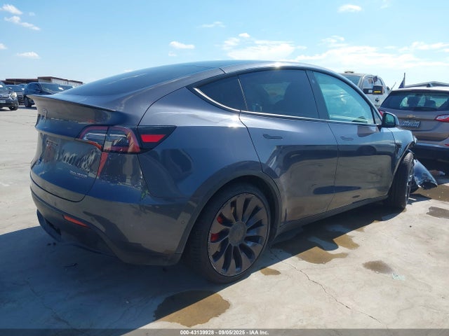 2022 TESLA MODEL Y 7SAYGDEF6NF322558 Photo 3