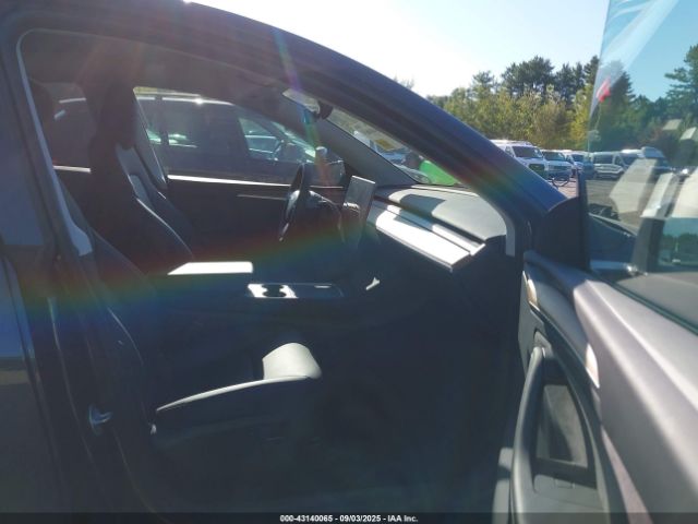 2024 TESLA MODEL Y 7SAYGDEE6RA283917 Photo 4