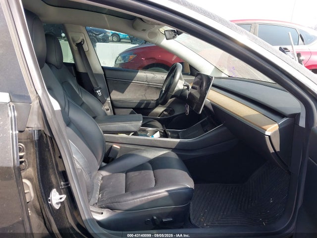 2019 TESLA MODEL 3 5YJ3E1EB6KF384840 Photo 4