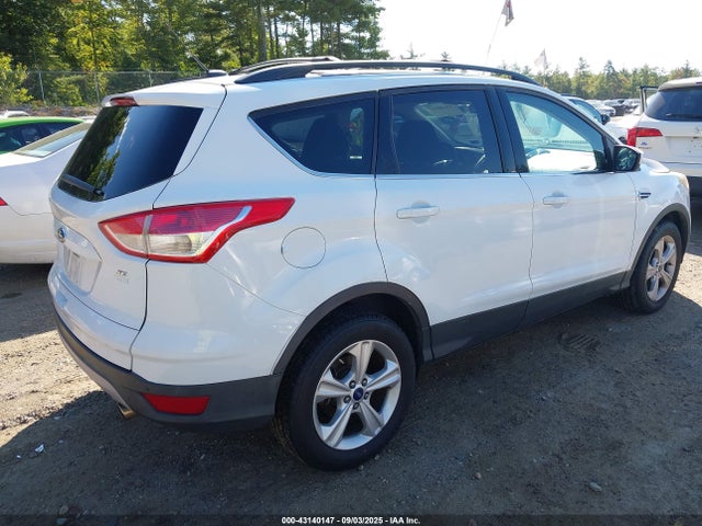 1FMCU9GX8EUE05429 Ford Escape