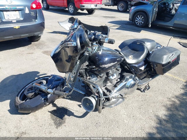 Harley-Davidson Street Glide 2019 1HD1KBC35KB613656 Image 2