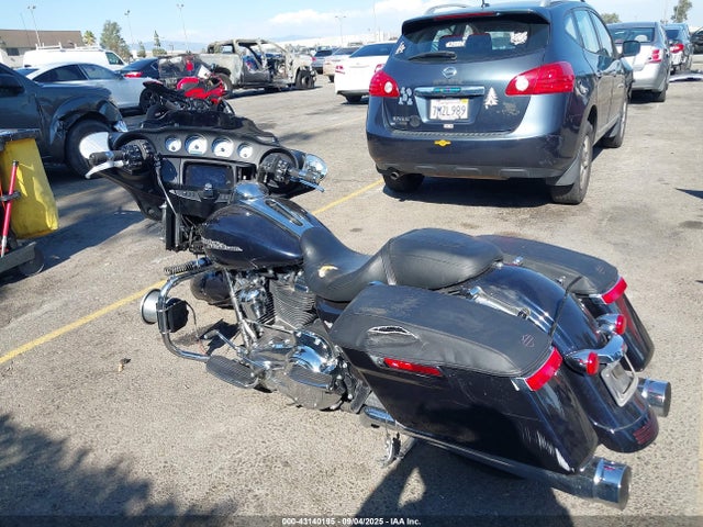 Harley-Davidson Street Glide 2019 1HD1KBC35KB613656 Image 3