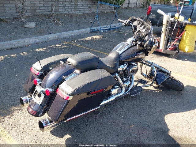 Harley-Davidson Street Glide 2019 1HD1KBC35KB613656 Image 4