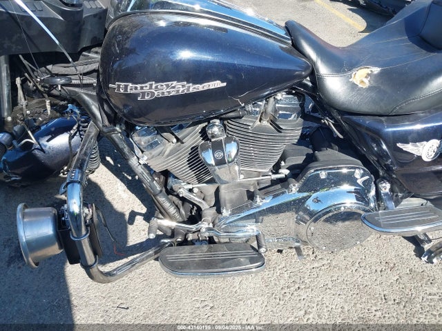Harley-Davidson Street Glide 2019 1HD1KBC35KB613656 Image 9