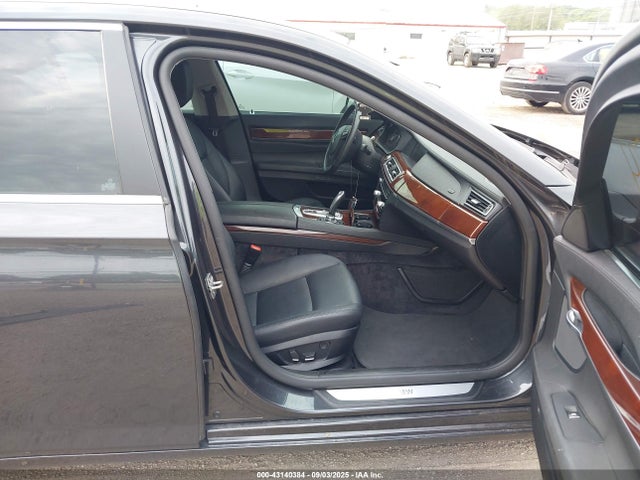 2011 BMW 740I WBAKA4C51BC613151 Photo 4