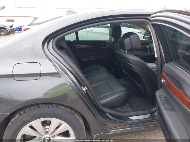 2011 BMW 740I WBAKA4C51BC613151 Photo 7