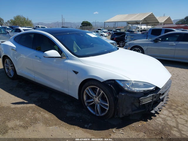 2015 TESLA MODEL S 5YJSA1E2XFF110876 Photo 0