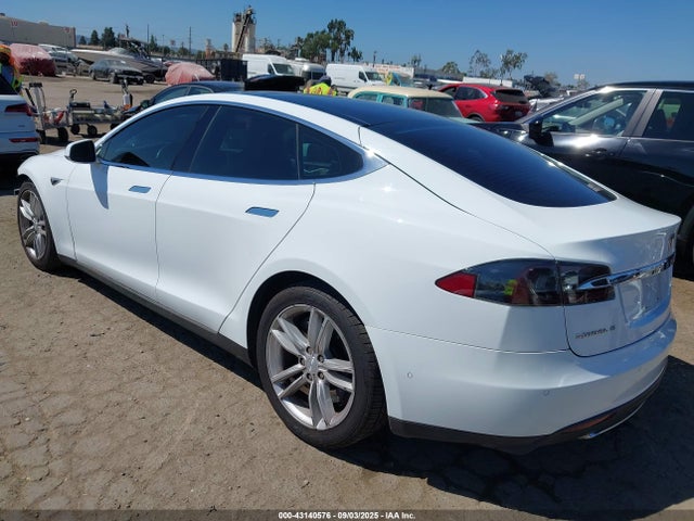 2015 TESLA MODEL S 5YJSA1E2XFF110876 Photo 2