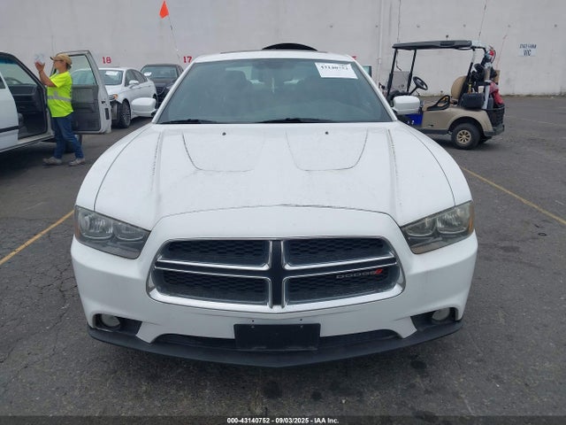 2C3CDXHG7EH324985 Dodge Charger Sxt