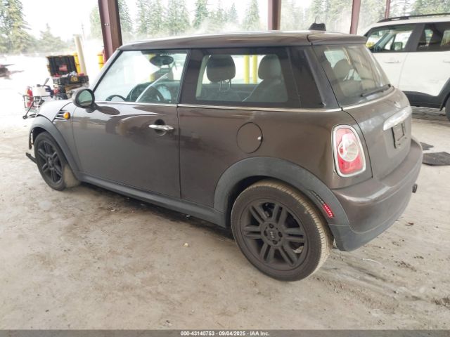 2011 MINI COOPER WMWSU3C55BT184162 Photo 2